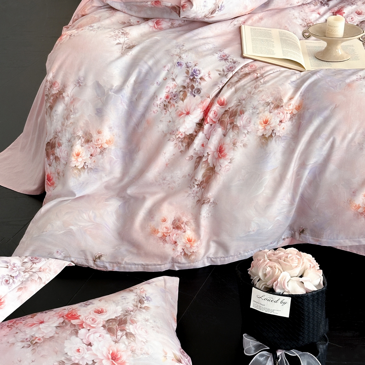 91家纺网 家纺一手货源 找家纺 金鑫汇家纺 2025新款13372全棉纯棉高端数码印花四件套 轻梦花海-粉