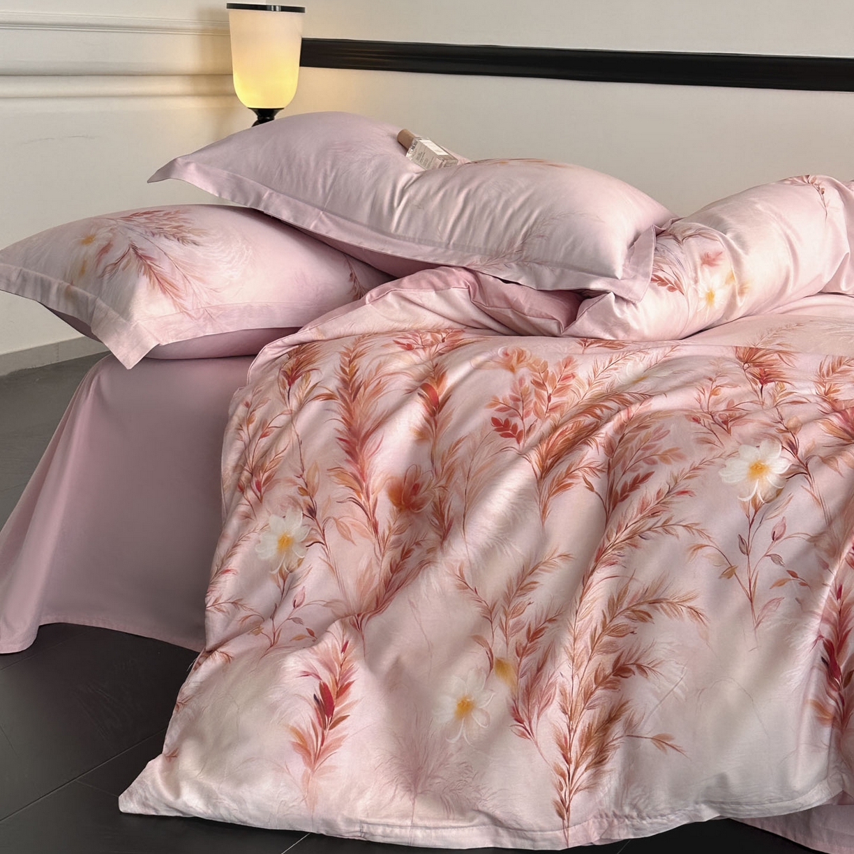 91家纺网 家纺一手货源 找家纺 金鑫汇家纺 2025新款13372全棉纯棉高端数码印花四件套 幽兰生香-粉