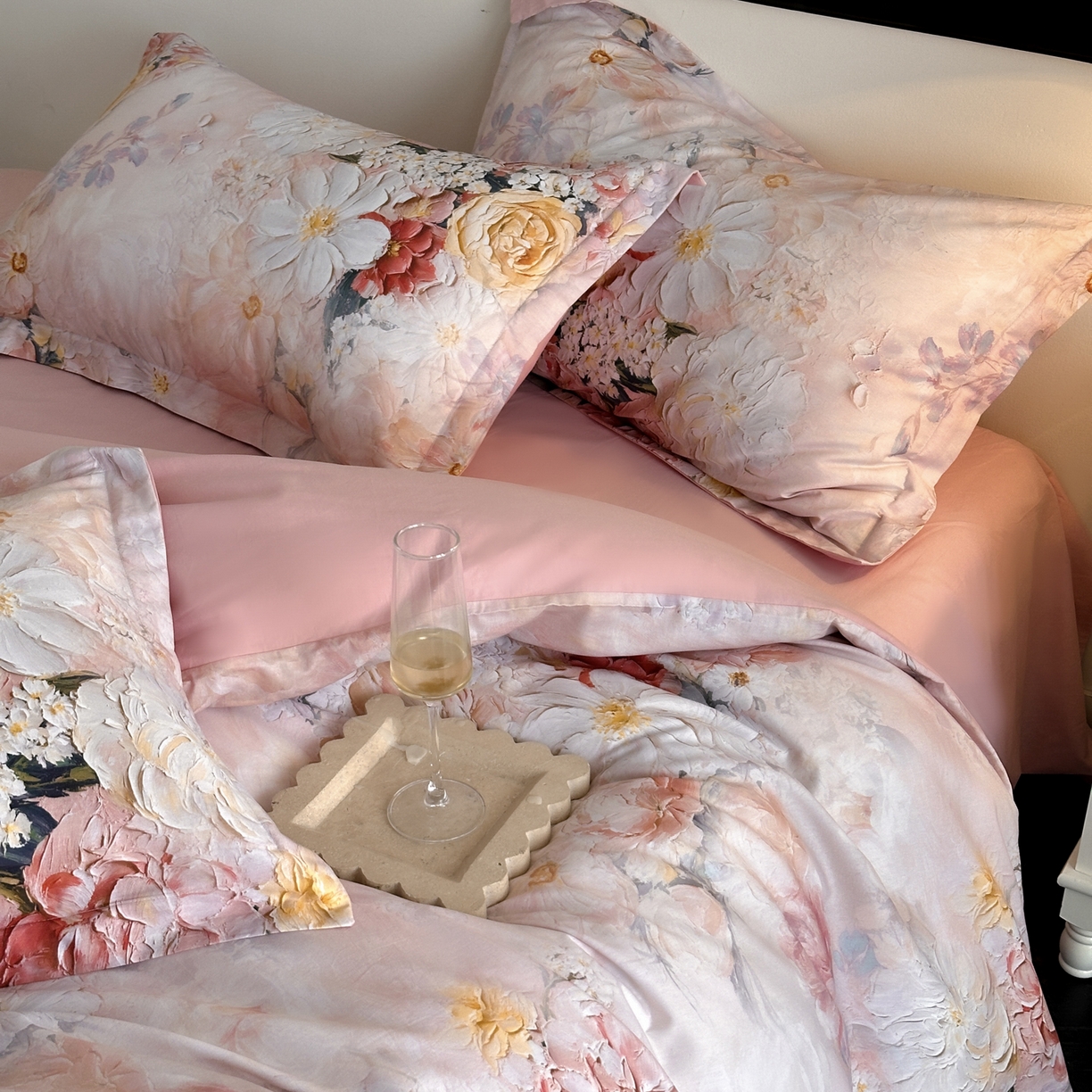 91家纺网 家纺一手货源 找家纺 金鑫汇家纺 2025新款13372全棉纯棉高端数码印花四件套 绮梦悠然-粉