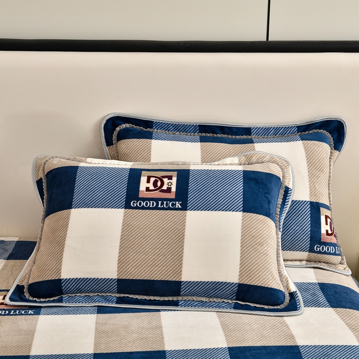 91家纺网 家纺一手货源 找家纺 2025直播爆款印花牛奶绒四件套8斤法莱绒印花四件套蓝大格