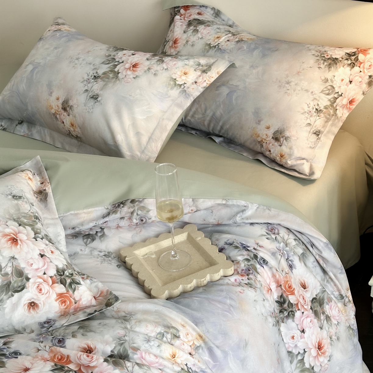 91家纺网 家纺一手货源 找家纺 金鑫汇家纺 2025新款13372全棉纯棉高端数码印花四件套 轻梦花海-蓝