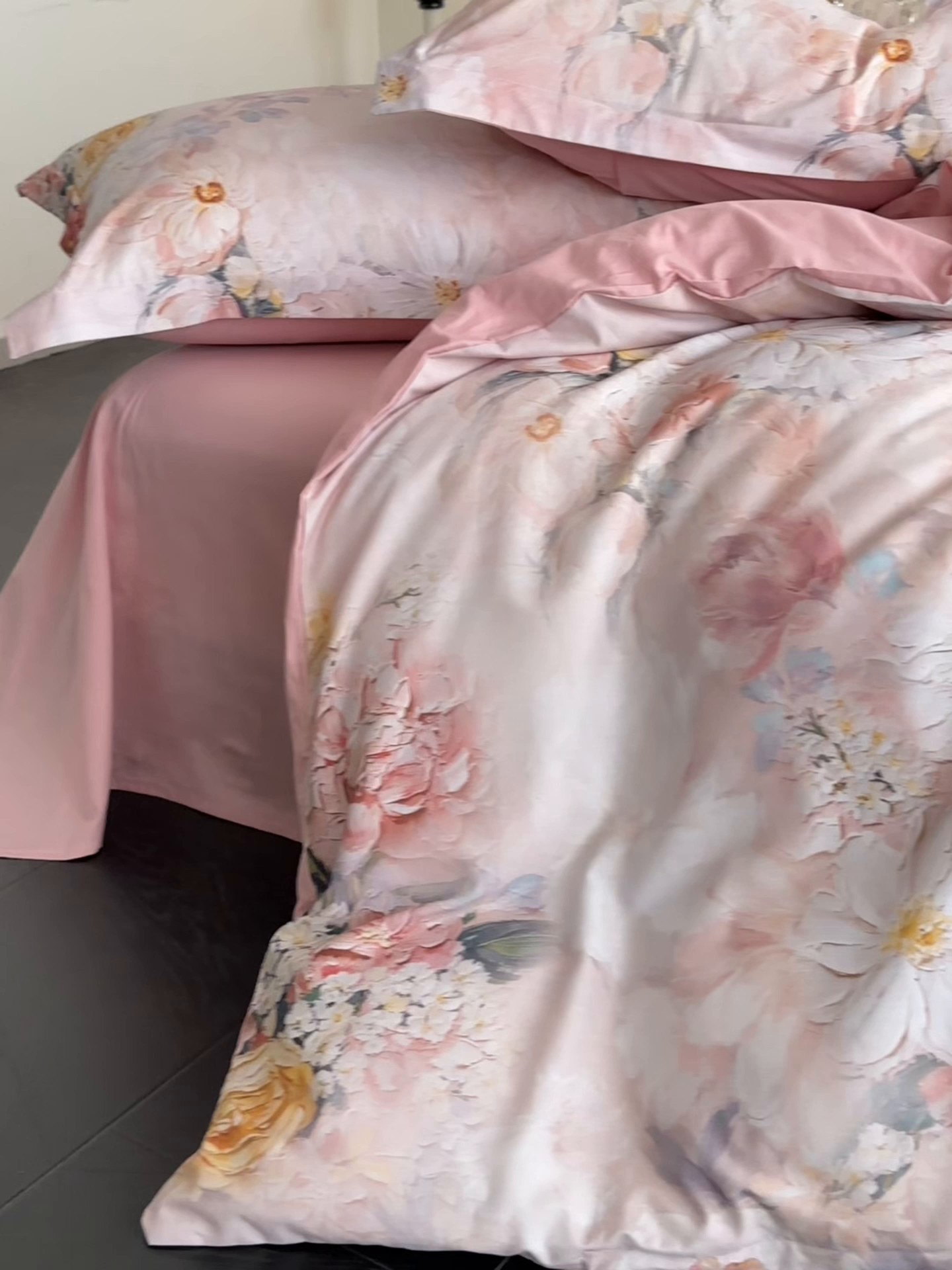 91家纺网 家纺一手货源 找家纺 金鑫汇家纺 2025新款13372全棉纯棉高端数码印花四件套 绮梦悠然-粉