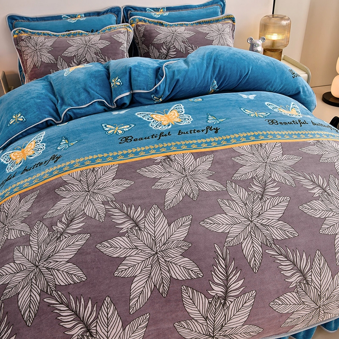 91家纺网 家纺一手货源 找家纺 2025直播爆款印花牛奶绒四件套8斤法莱绒印花四件套 蝴蝶轻舞