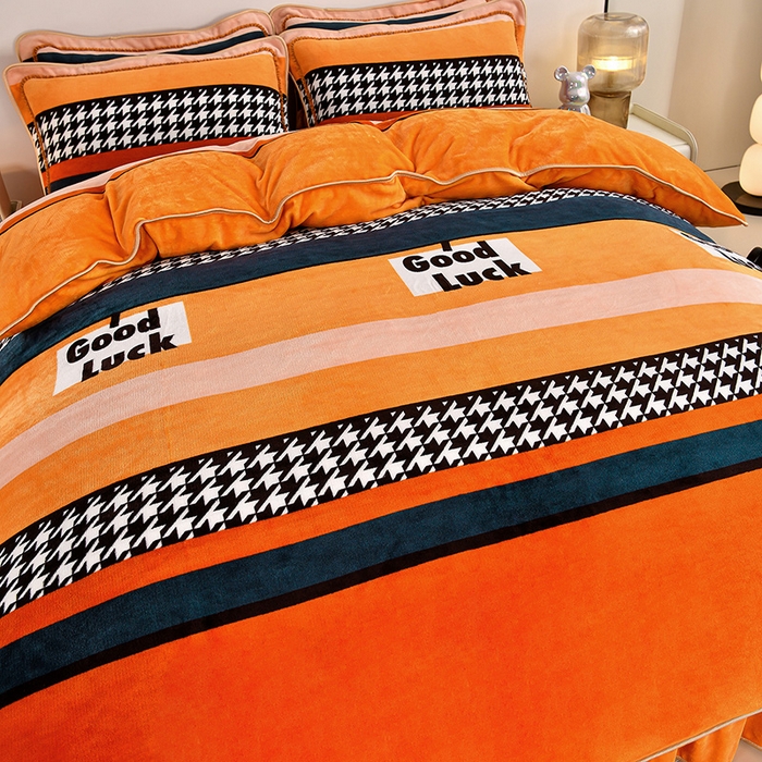 91家纺网 家纺一手货源 找家纺 2025直播爆款印花牛奶绒四件套8斤法莱绒印花四件套 青春时光