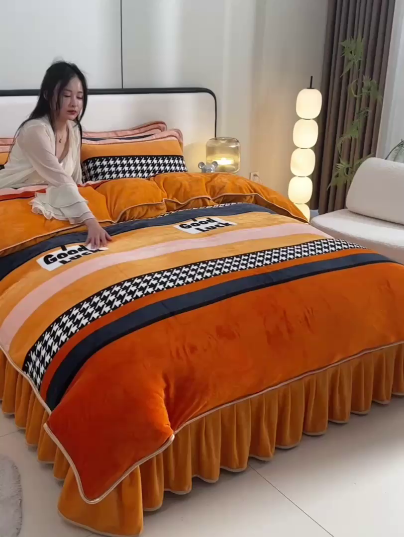 91家纺网 家纺一手货源 找家纺 2025直播爆款印花牛奶绒四件套8斤法莱绒印花四件套 青春时光