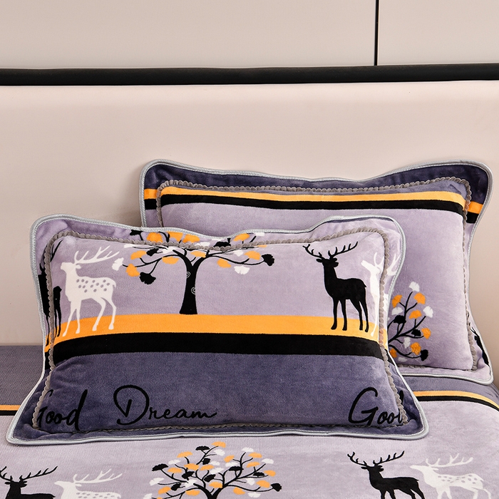 91家纺网 家纺一手货源 找家纺 2025直播爆款印花牛奶绒四件套8斤法莱绒印花四件套 一鹿相伴