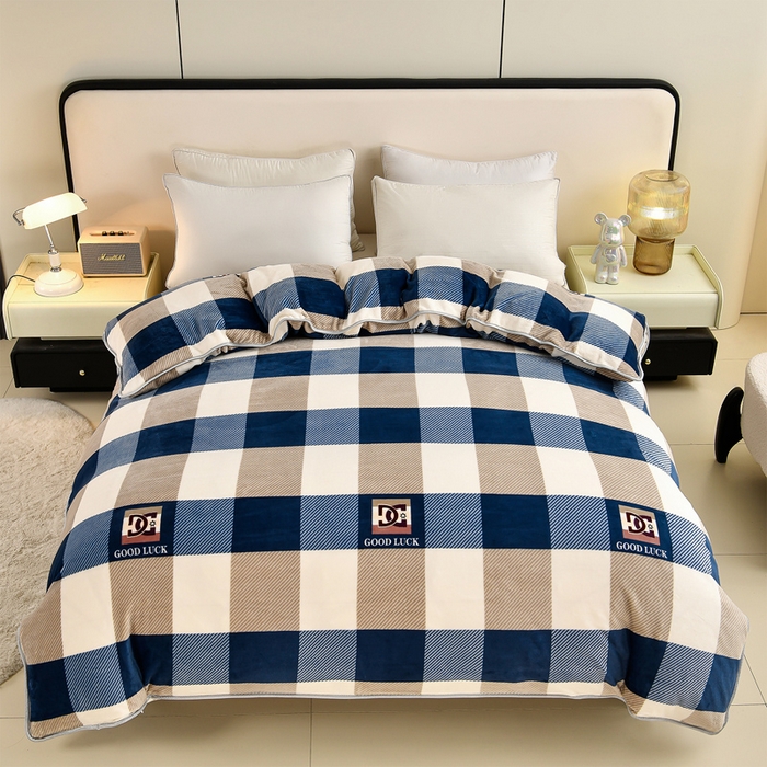 2025直播爆款印花牛奶绒印花单被套220克法莱绒被套单件枕套蓝大格