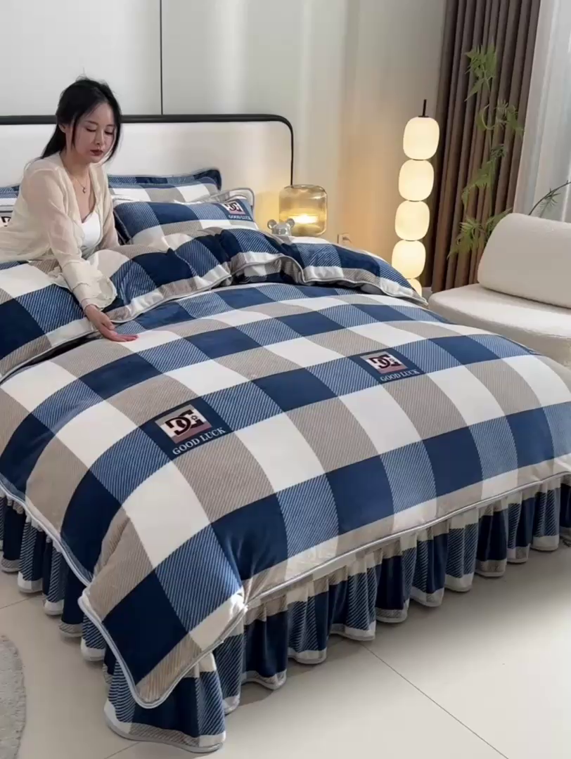 91家纺网 家纺一手货源 找家纺 2025直播爆款印花牛奶绒印花单被套220克法莱绒被套单件枕套蓝大格