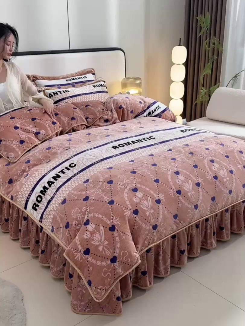 91家纺网 家纺一手货源 找家纺 2025直播爆款印花牛奶绒印花单被套220克法莱绒被套单件枕套 爱心满满