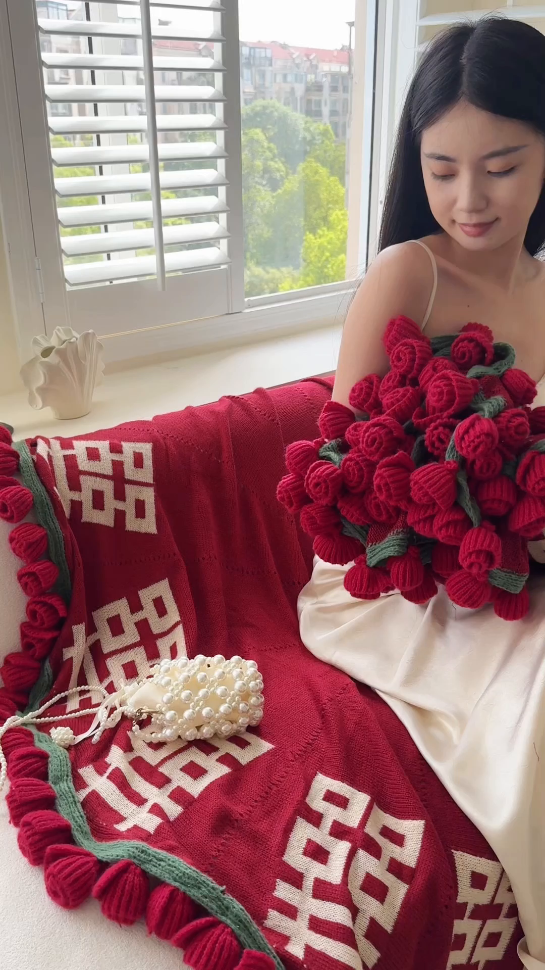 91家纺网 家纺一手货源 找家纺 （总）丹本家纺 2025新款红双囍玫瑰花花束毯子结婚订婚毛毯披肩盖毯