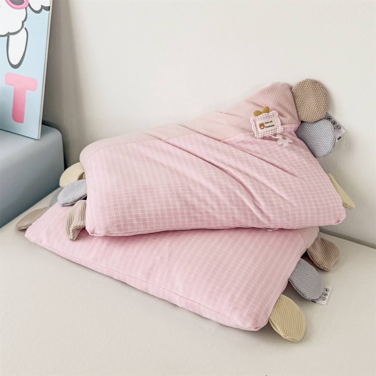 91家纺网 家纺一手货源 找家纺 麦肯锡 2025新款暖绒礼物熊安抚儿童荞麦枕 枕头枕芯 礼物熊-粉色