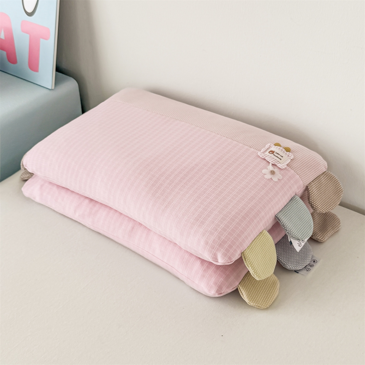 91家纺网 家纺一手货源 找家纺 麦肯锡 2025新款暖绒礼物熊安抚儿童荞麦枕 枕头枕芯 礼物熊-粉色