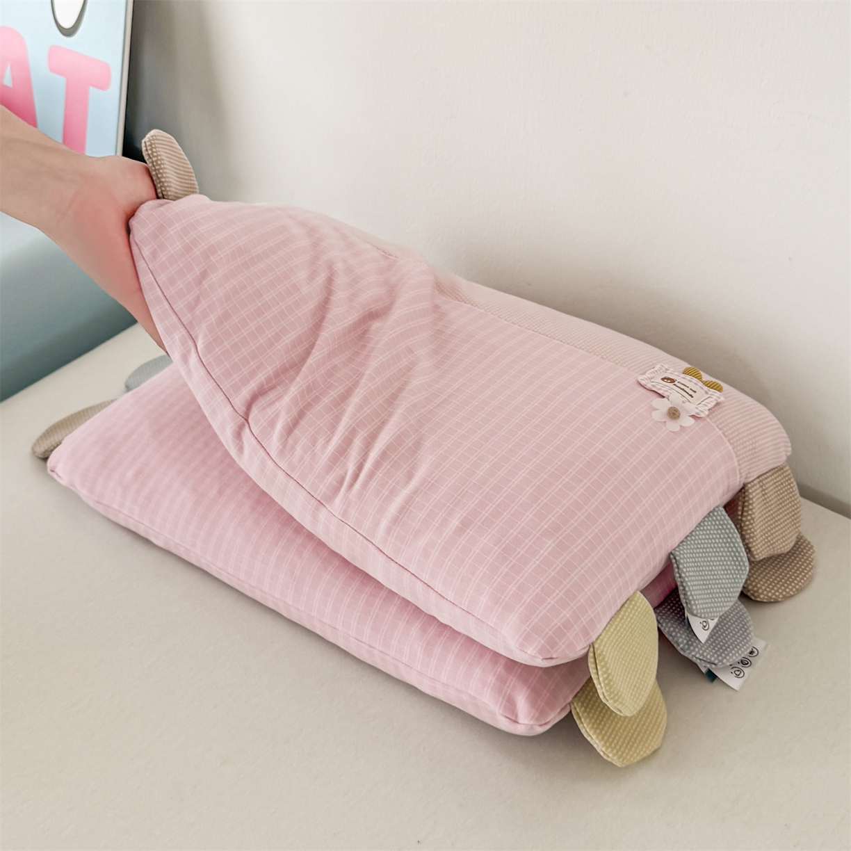 91家纺网 家纺一手货源 找家纺 麦肯锡 2025新款暖绒礼物熊安抚儿童荞麦枕 枕头枕芯 礼物熊-粉色