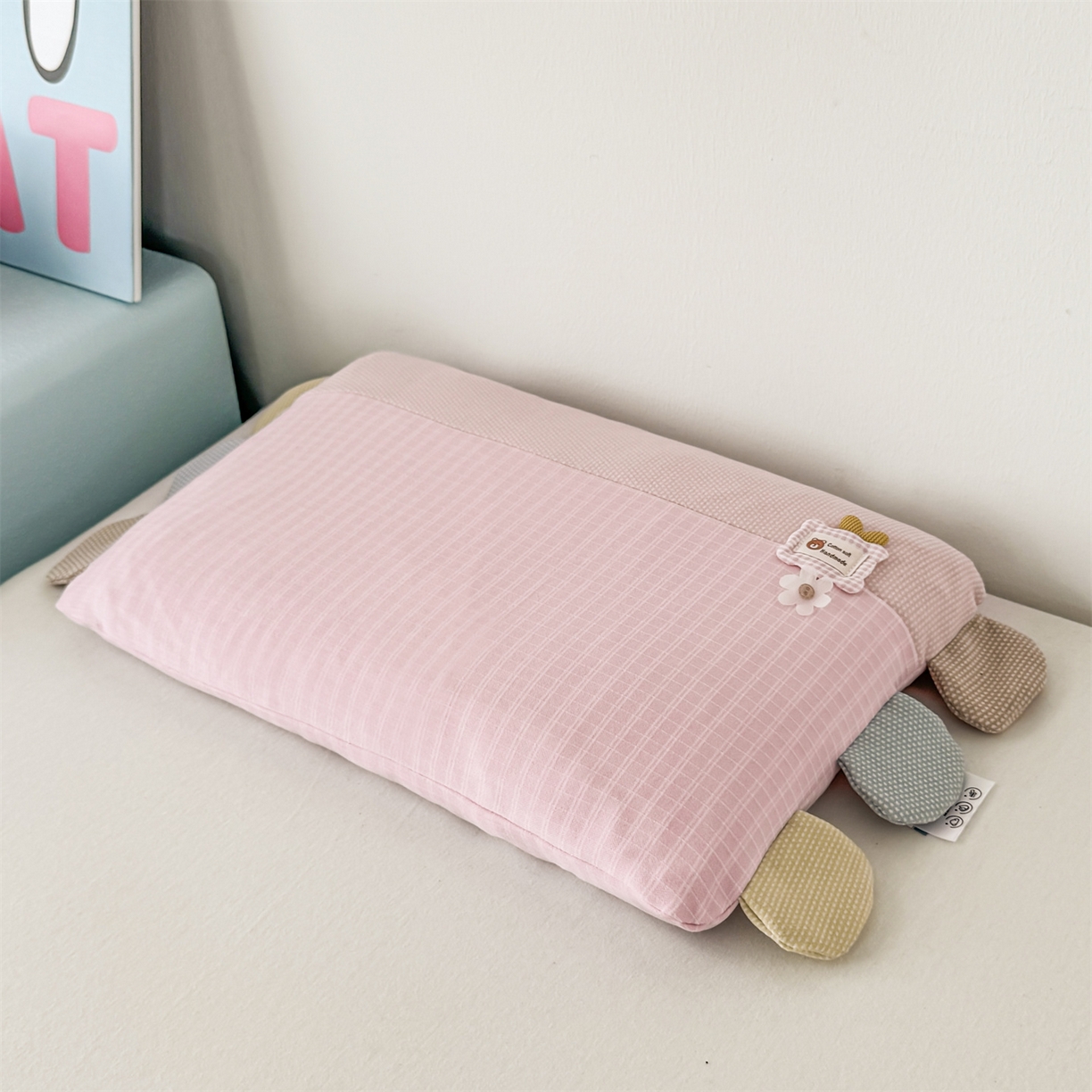91家纺网 家纺一手货源 找家纺 麦肯锡 2025新款暖绒礼物熊安抚儿童荞麦枕 枕头枕芯 礼物熊-粉色