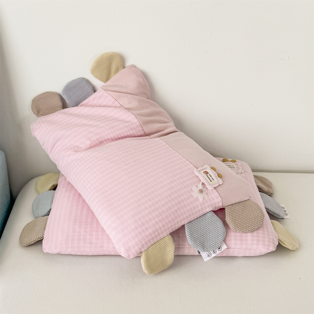 91家纺网 家纺一手货源 找家纺 麦肯锡 2025新款暖绒礼物熊安抚儿童荞麦枕 枕头枕芯 礼物熊-粉色