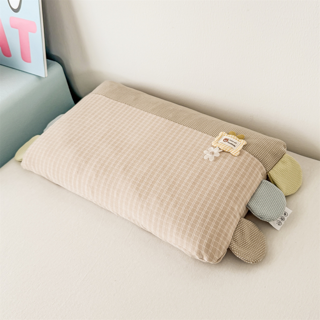 91家纺网 家纺一手货源 找家纺 麦肯锡 2025新款暖绒礼物熊安抚儿童荞麦枕 枕头枕芯 礼物熊-浅咖