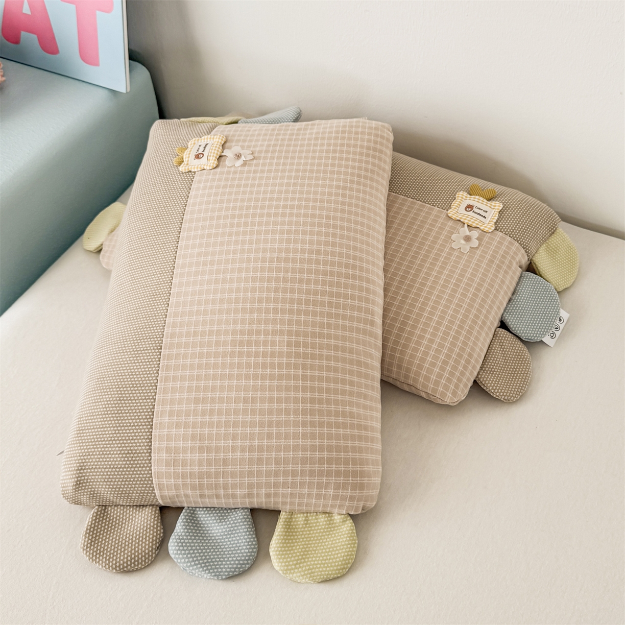 91家纺网 家纺一手货源 找家纺 麦肯锡 2025新款暖绒礼物熊安抚儿童荞麦枕 枕头枕芯 礼物熊-浅咖