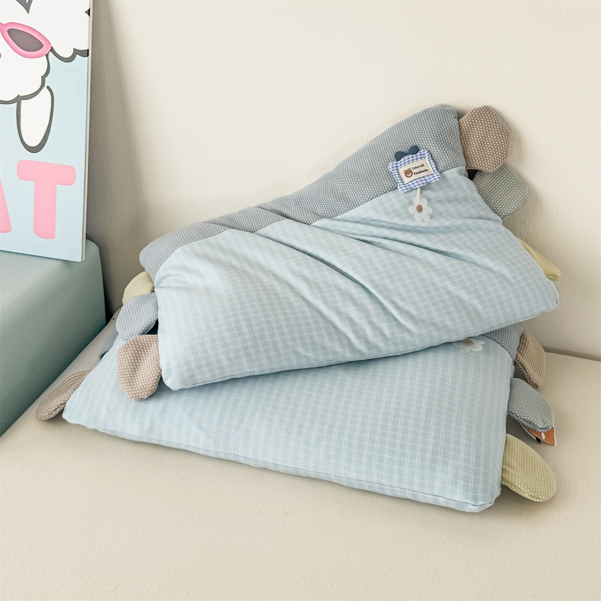 91家纺网 家纺一手货源 找家纺 麦肯锡 2025新款暖绒礼物熊安抚儿童荞麦枕 枕头枕芯 礼物熊-蓝色