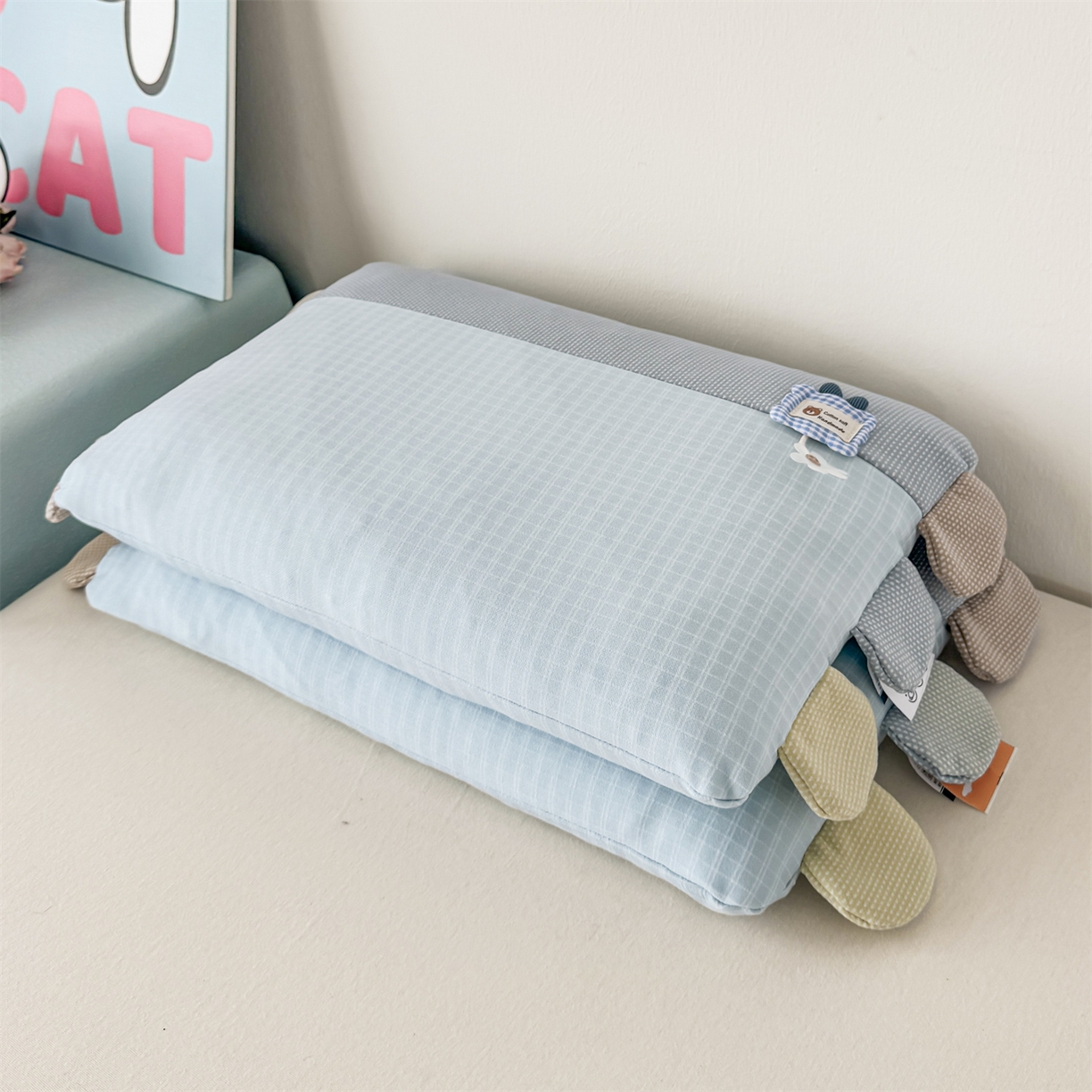 91家纺网 家纺一手货源 找家纺 麦肯锡 2025新款暖绒礼物熊安抚儿童荞麦枕 枕头枕芯 礼物熊-蓝色