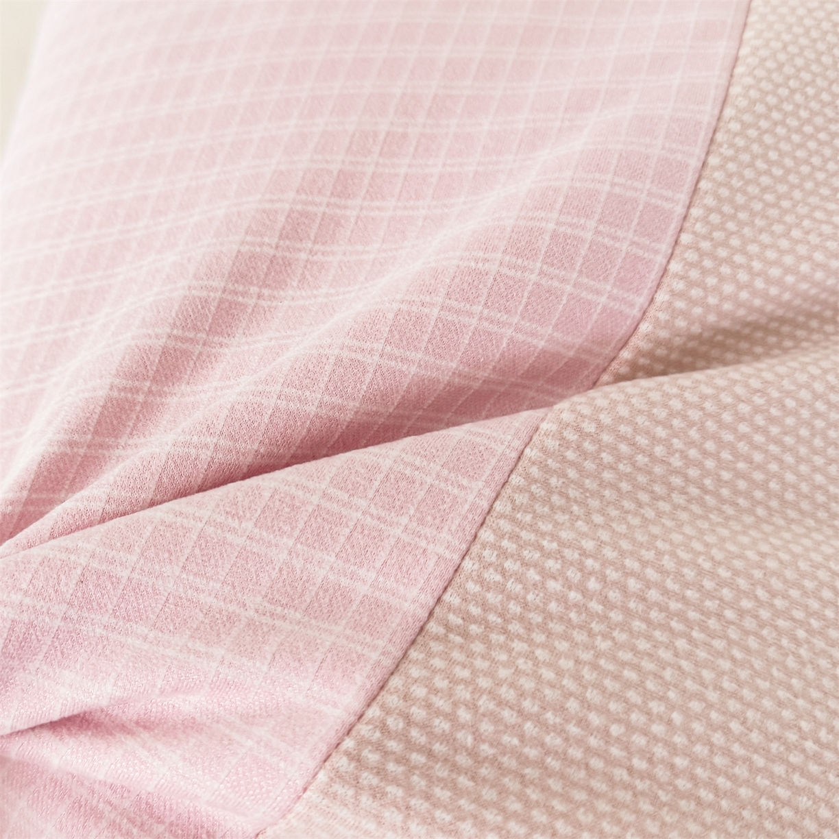 91家纺网 家纺一手货源 找家纺 麦肯锡 2025新款暖绒礼物熊安抚儿童荞麦枕 枕头枕芯 礼物熊-粉色