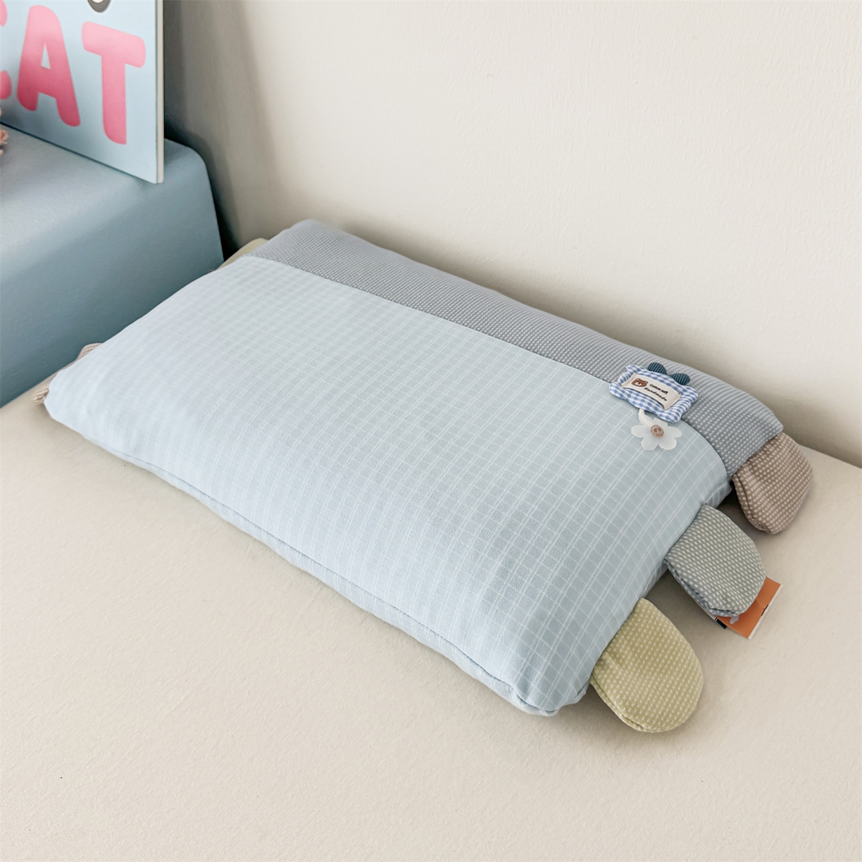 91家纺网 家纺一手货源 找家纺 麦肯锡 2025新款暖绒礼物熊安抚儿童荞麦枕 枕头枕芯 礼物熊-蓝色