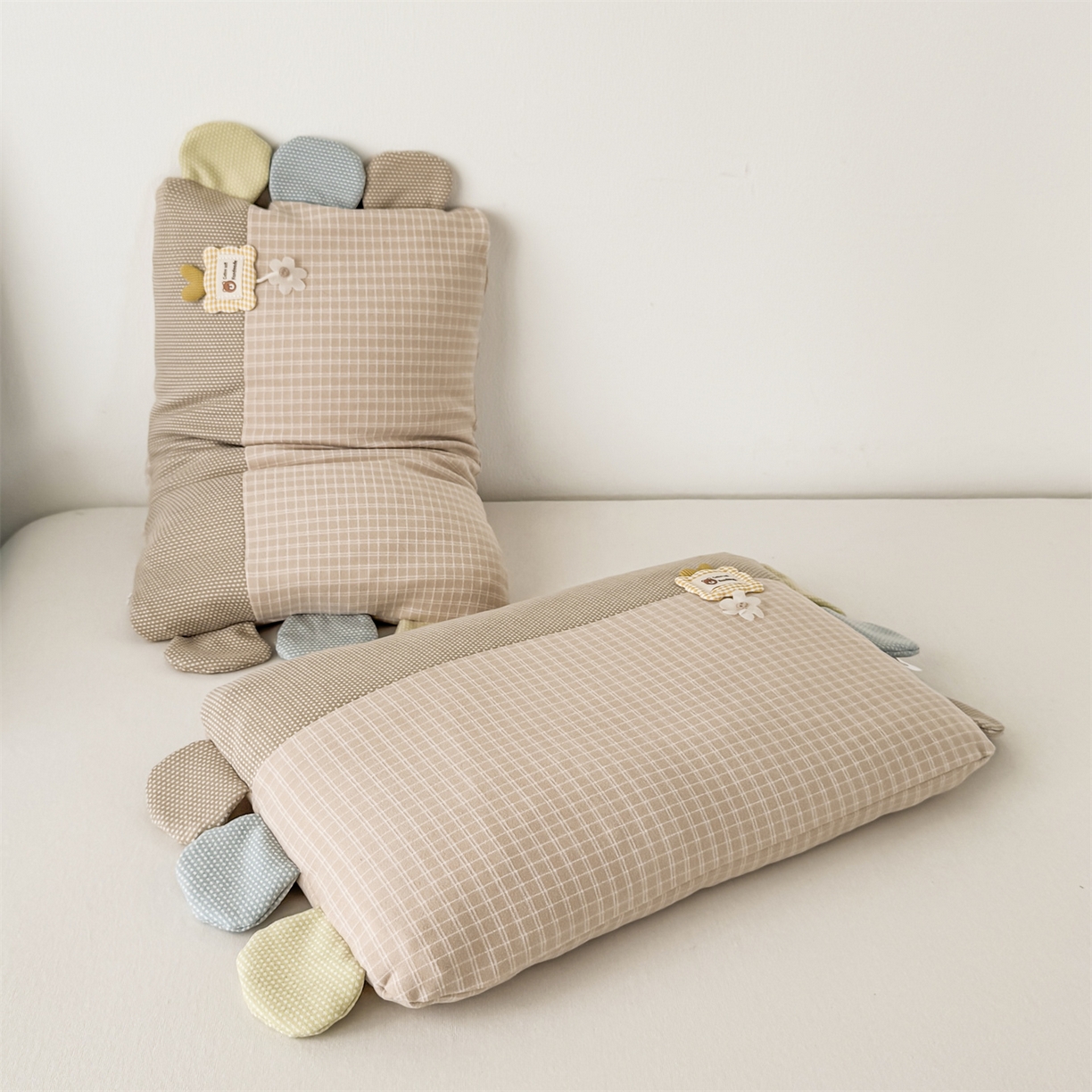 91家纺网 家纺一手货源 找家纺 麦肯锡 2025新款暖绒礼物熊安抚儿童荞麦枕 枕头枕芯 礼物熊-浅咖