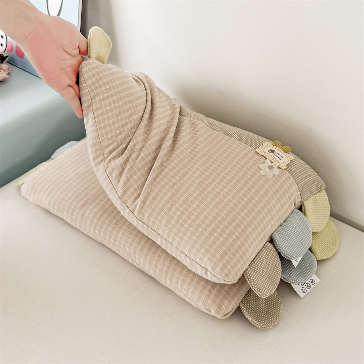 91家纺网 家纺一手货源 找家纺 麦肯锡 2025新款暖绒礼物熊安抚儿童荞麦枕 枕头枕芯 礼物熊-浅咖