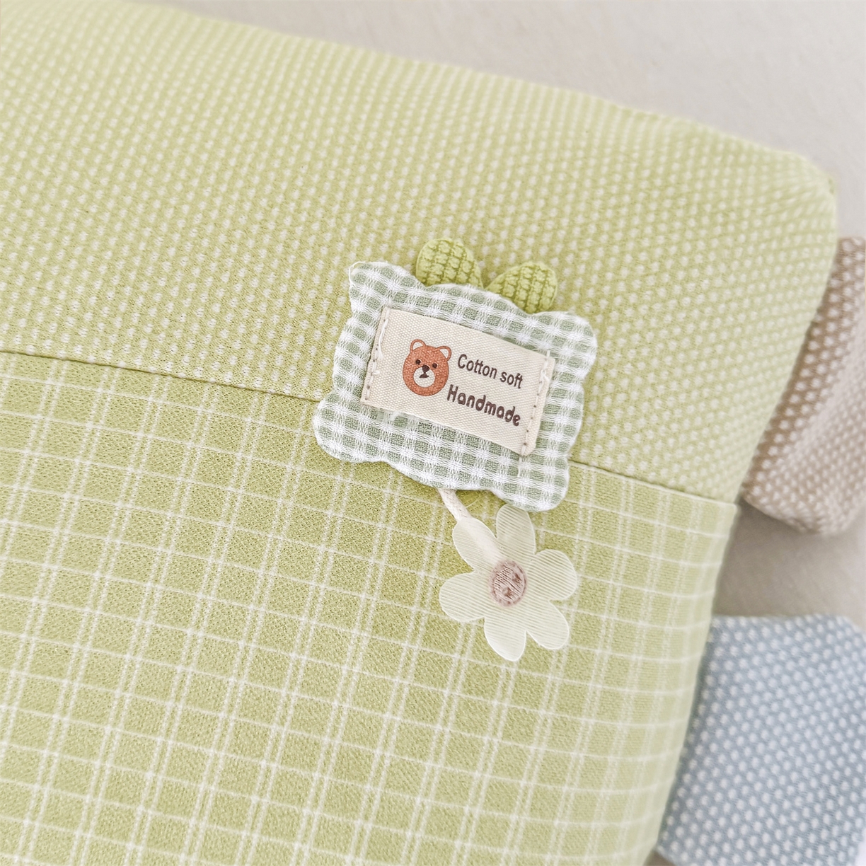 91家纺网 家纺一手货源 找家纺 麦肯锡 2025新款暖绒礼物熊安抚儿童荞麦枕 枕头枕芯 礼物熊-浅绿