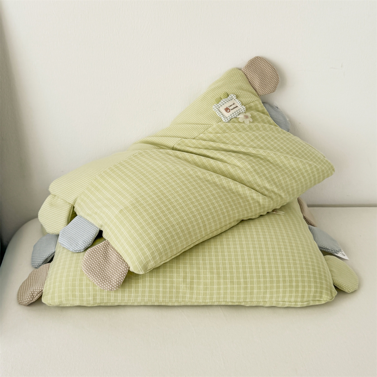 91家纺网 家纺一手货源 找家纺 麦肯锡 2025新款暖绒礼物熊安抚儿童荞麦枕 枕头枕芯 礼物熊-浅绿