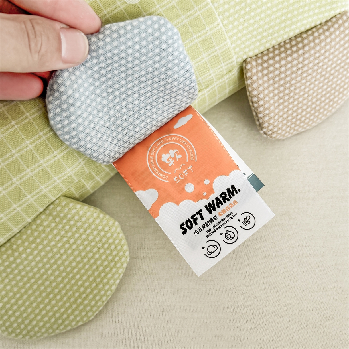 91家纺网 家纺一手货源 找家纺 麦肯锡 2025新款暖绒礼物熊安抚儿童荞麦枕 枕头枕芯 礼物熊-浅绿