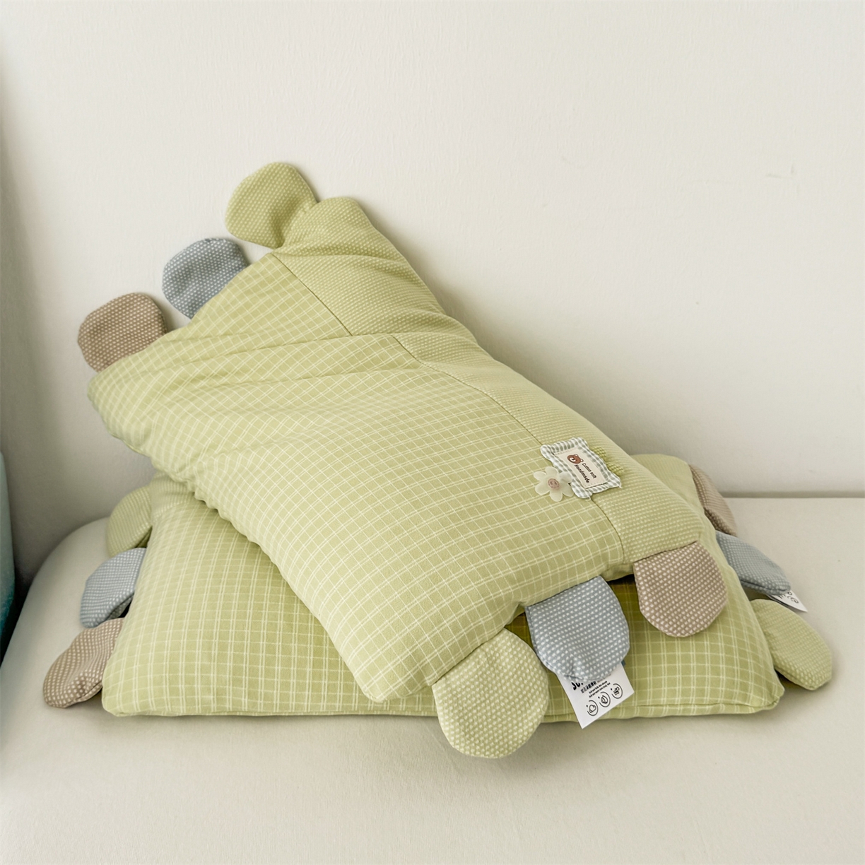 91家纺网 家纺一手货源 找家纺 麦肯锡 2025新款暖绒礼物熊安抚儿童荞麦枕 枕头枕芯 礼物熊-浅绿