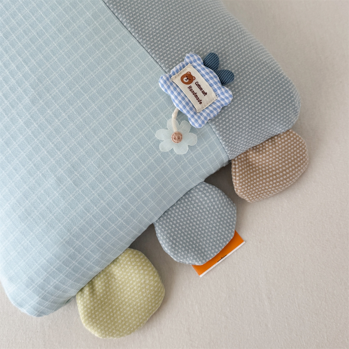 91家纺网 家纺一手货源 找家纺 麦肯锡 2025新款暖绒礼物熊安抚儿童荞麦枕 枕头枕芯 礼物熊-蓝色