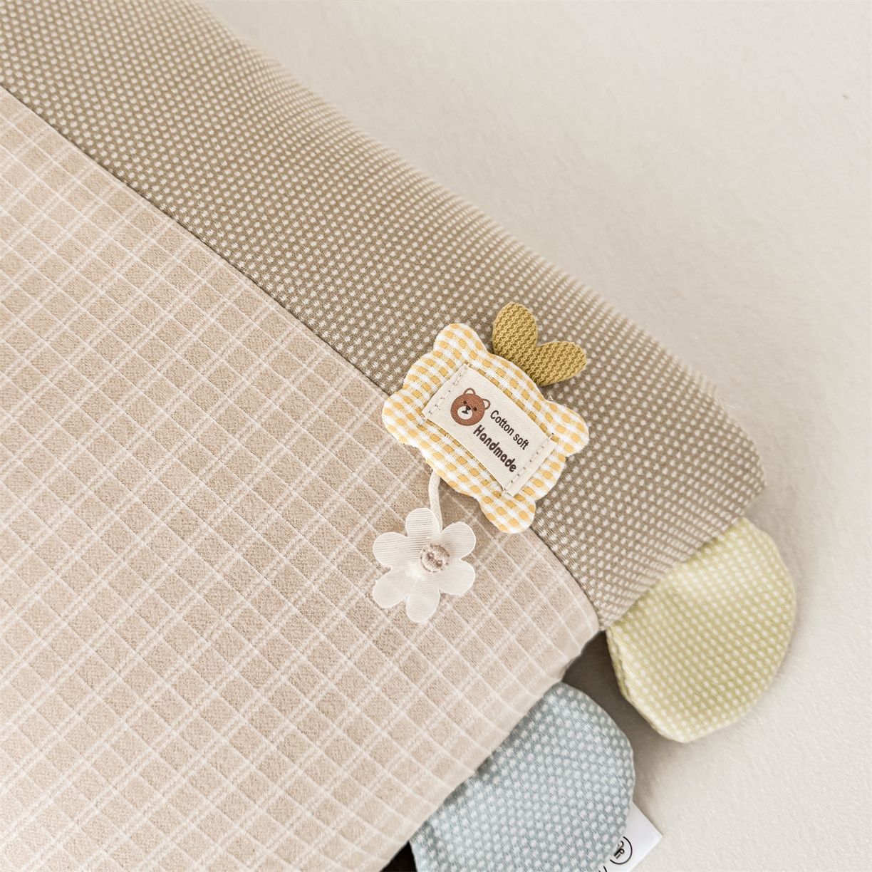 91家纺网 家纺一手货源 找家纺 麦肯锡 2025新款暖绒礼物熊安抚儿童荞麦枕 枕头枕芯 礼物熊-浅咖