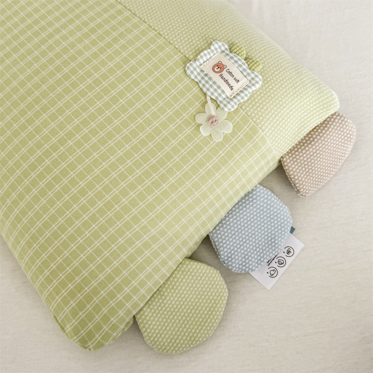 91家纺网 家纺一手货源 找家纺 麦肯锡 2025新款暖绒礼物熊安抚儿童荞麦枕 枕头枕芯 礼物熊-浅绿