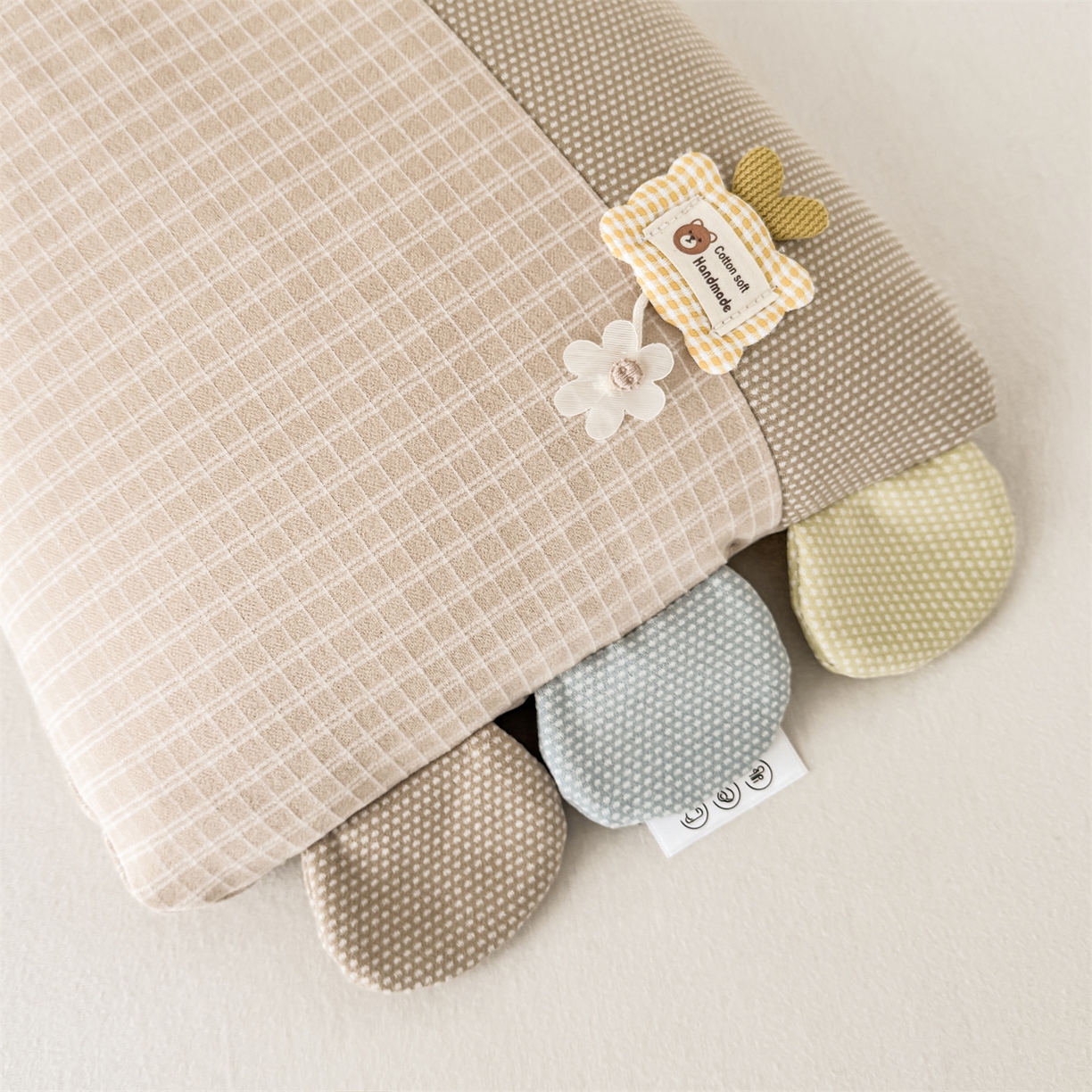 91家纺网 家纺一手货源 找家纺 麦肯锡 2025新款暖绒礼物熊安抚儿童荞麦枕 枕头枕芯 礼物熊-浅咖