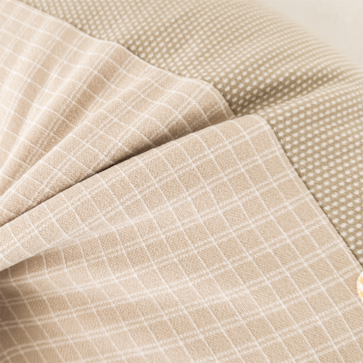 91家纺网 家纺一手货源 找家纺 麦肯锡 2025新款暖绒礼物熊安抚儿童荞麦枕 枕头枕芯 礼物熊-浅咖