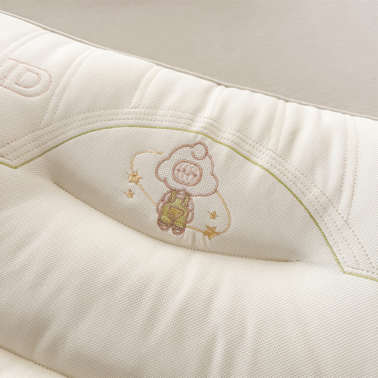 91家纺网 家纺一手货源 找家纺 麦肯锡 2025新款云宝释压倍暖枕 枕头枕芯 嫩黄色