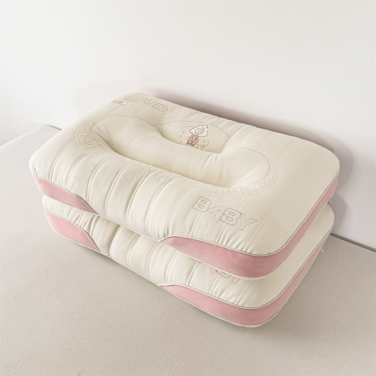 91家纺网 家纺一手货源 找家纺 麦肯锡 2025新款云宝释压倍暖枕 枕头枕芯 奶粉色