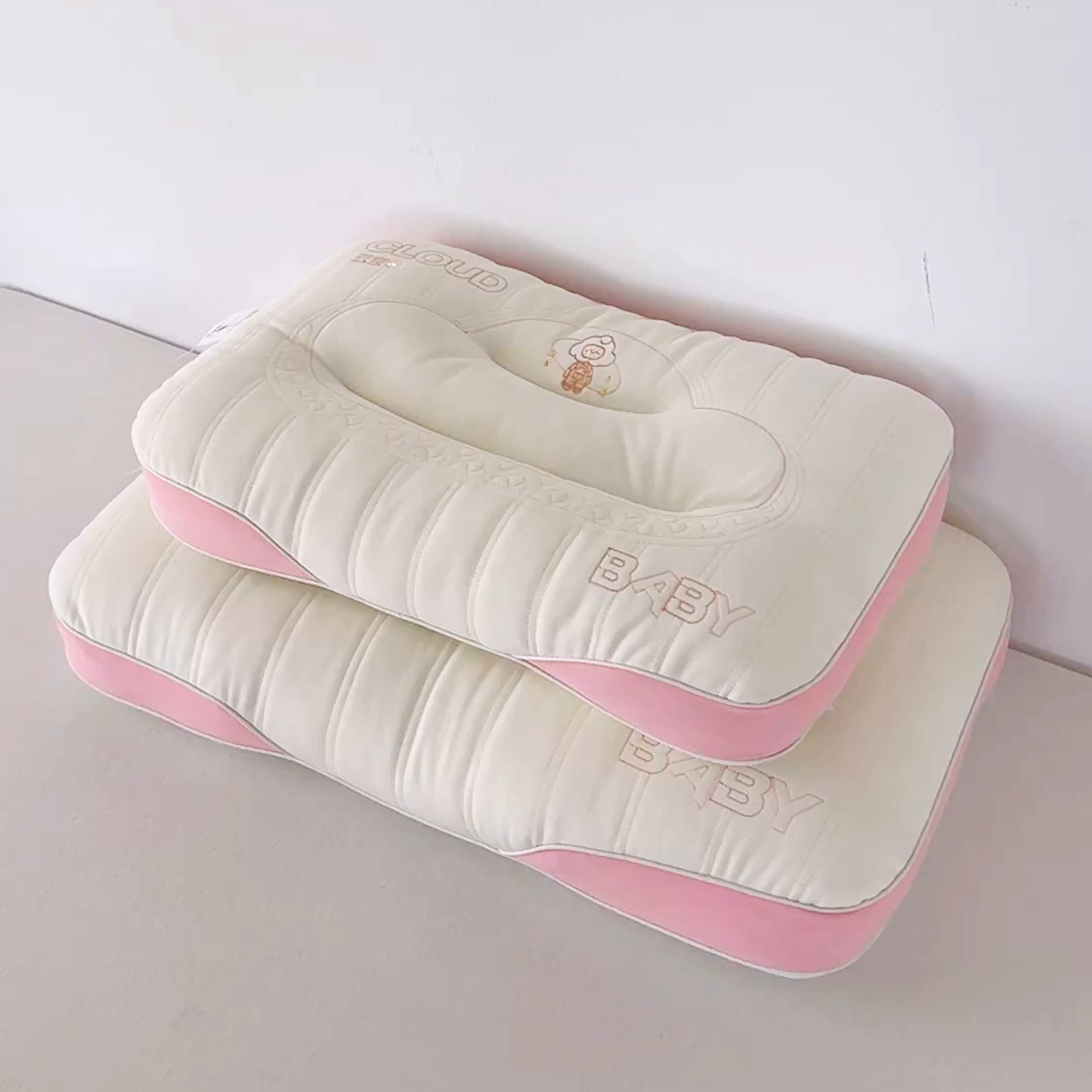 91家纺网 家纺一手货源 找家纺 麦肯锡 2025新款云宝释压倍暖枕 枕头枕芯 奶粉色