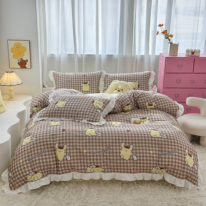 91家纺网 家纺一手货源 找家纺 玉元坊2025新款三丽鸥系列 全棉床单纯棉床裙三四件套 可可布丁狗-白花边款