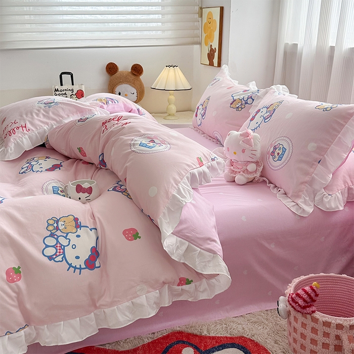 91家纺网 家纺一手货源 找家纺 玉元坊2025新款三丽鸥系列 全棉床单纯棉床裙三四件套  KT和熊粉-白花边款