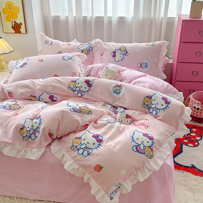 91家纺网 家纺一手货源 找家纺 玉元坊2025新款三丽鸥系列 全棉床单纯棉床裙三四件套  KT和熊粉-白花边款