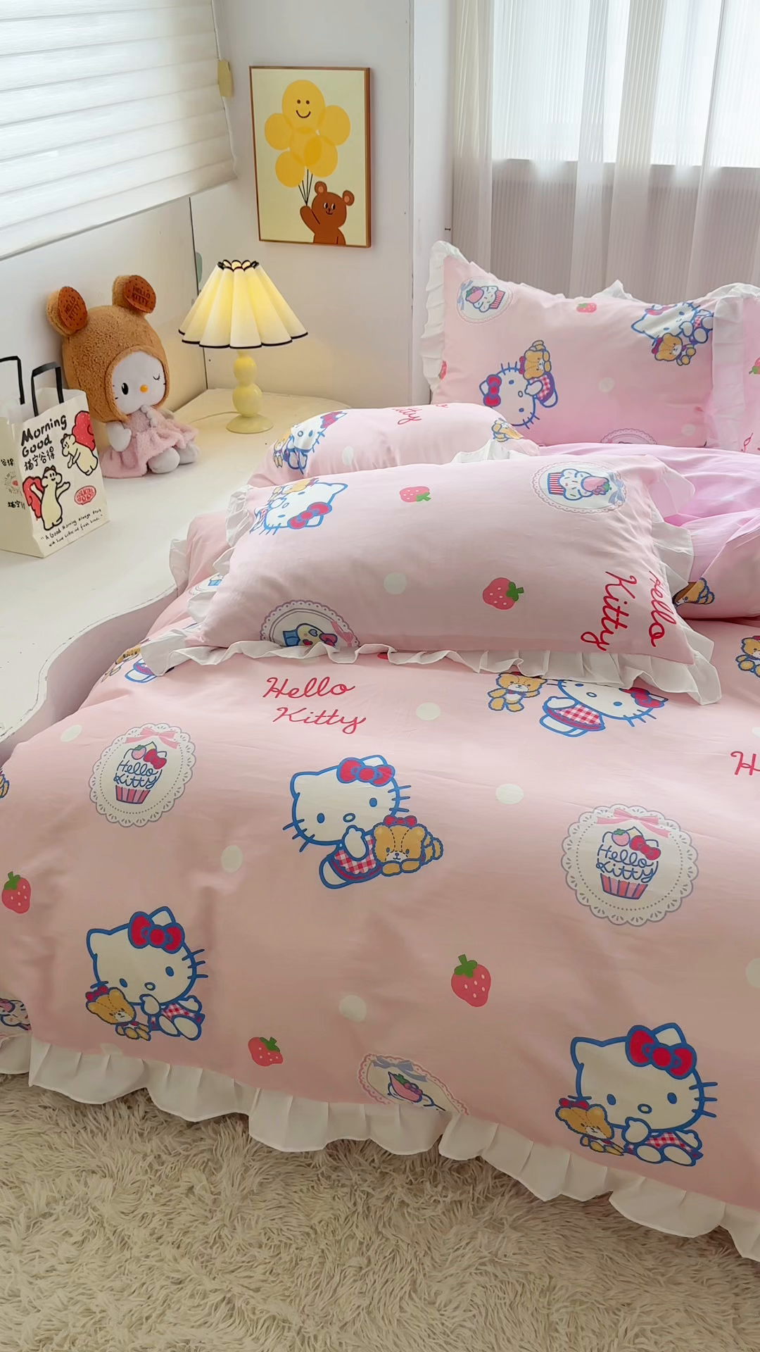 91家纺网 家纺一手货源 找家纺 玉元坊2025新款三丽鸥系列 全棉床单纯棉床裙三四件套  KT和熊粉-白花边款