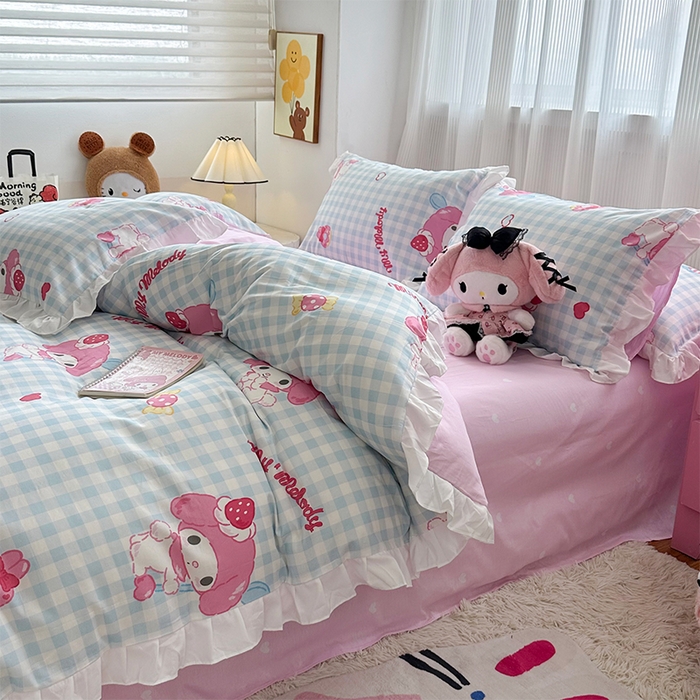 91家纺网 家纺一手货源 找家纺 玉元坊2025新款三丽鸥系列 全棉床单纯棉床裙三四件套  乖乖美乐蒂-白花边款