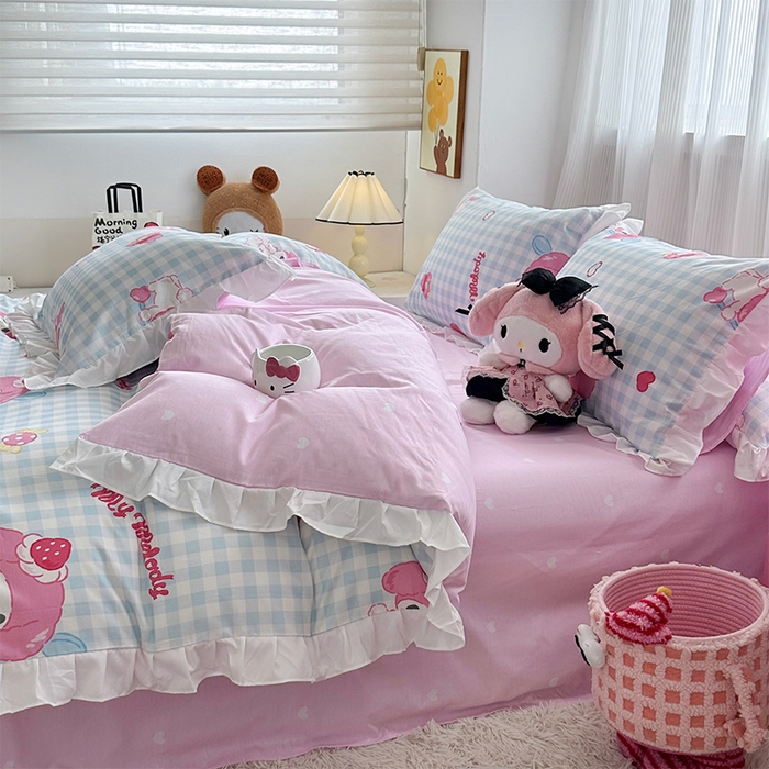 91家纺网 家纺一手货源 找家纺 玉元坊2025新款三丽鸥系列 全棉床单纯棉床裙三四件套  乖乖美乐蒂-白花边款