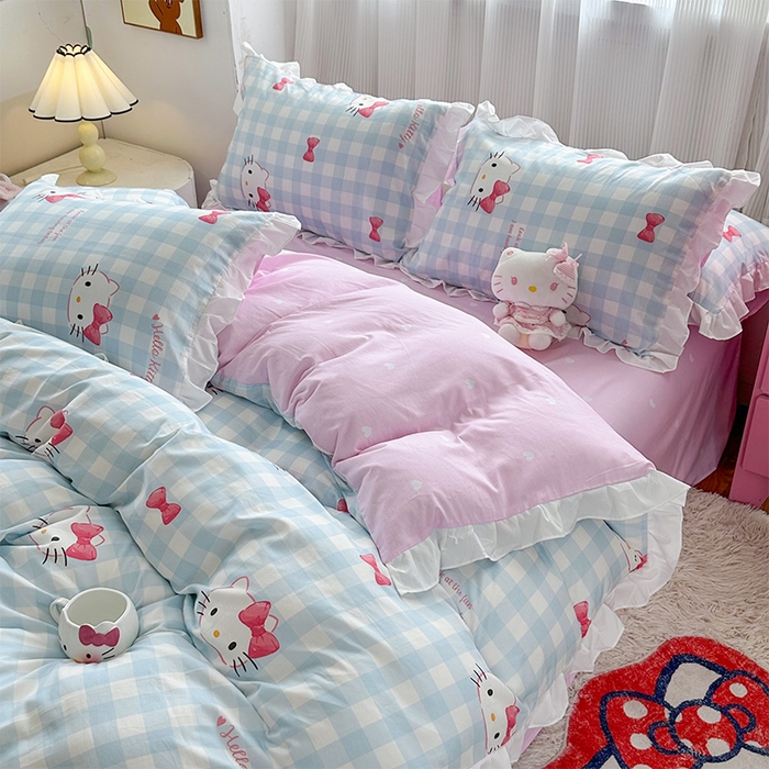 91家纺网 家纺一手货源 找家纺 玉元坊2025新款三丽鸥系列 全棉床单纯棉床裙三四件套  乖巧KT-白花边款