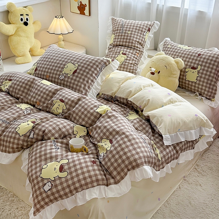 91家纺网 家纺一手货源 找家纺 玉元坊2025新款三丽鸥系列 全棉床单纯棉床裙三四件套 可可布丁狗-白花边款