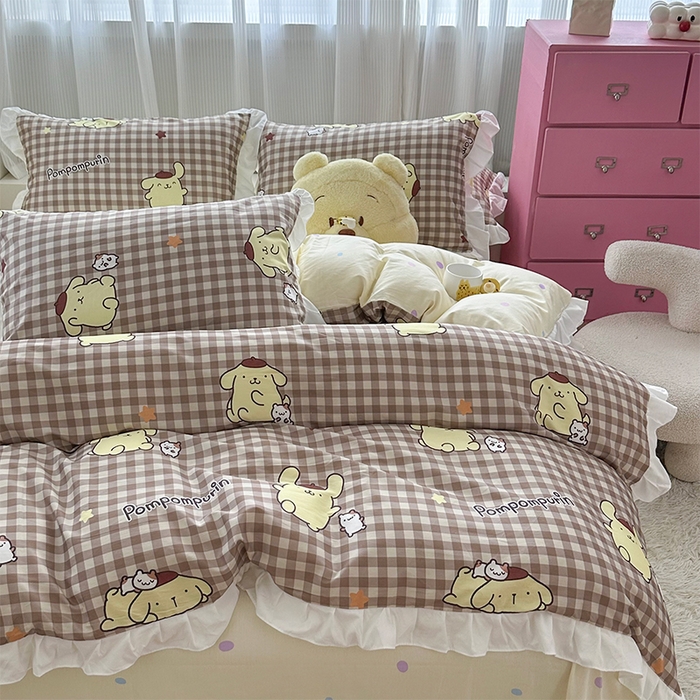 91家纺网 家纺一手货源 找家纺 玉元坊2025新款三丽鸥系列 全棉床单纯棉床裙三四件套 可可布丁狗-白花边款