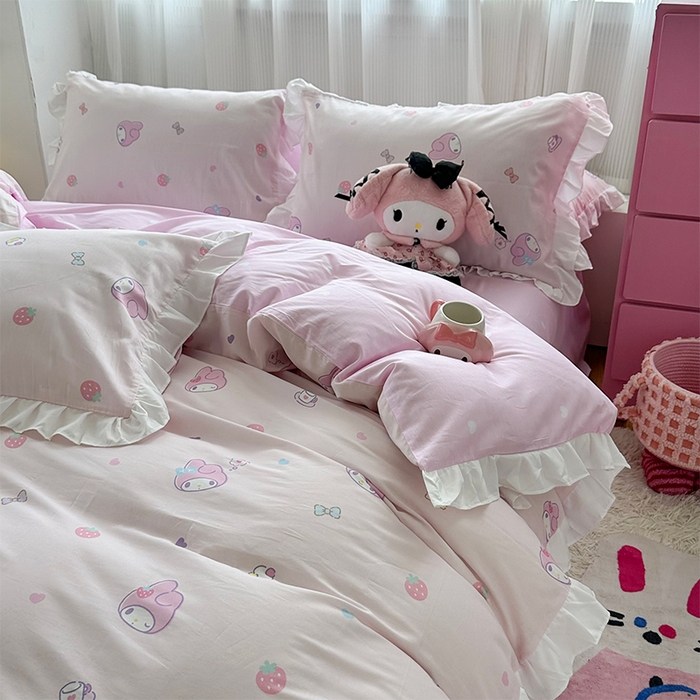 91家纺网 家纺一手货源 找家纺 玉元坊2025新款三丽鸥系列 全棉床单纯棉床裙三四件套 可可美乐蒂-白花边款