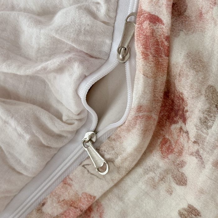 91家纺网 家纺一手货源 找家纺 木楌家居2025新款法式油画风全棉双层皱皱纱四件套 香蜜桃桃